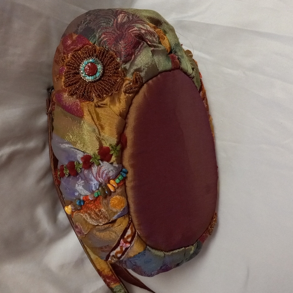 MARY FRANCES Multicolor Fabric Crossbody/Shoulder Bag Kiss Lock - Picture 5 of 9